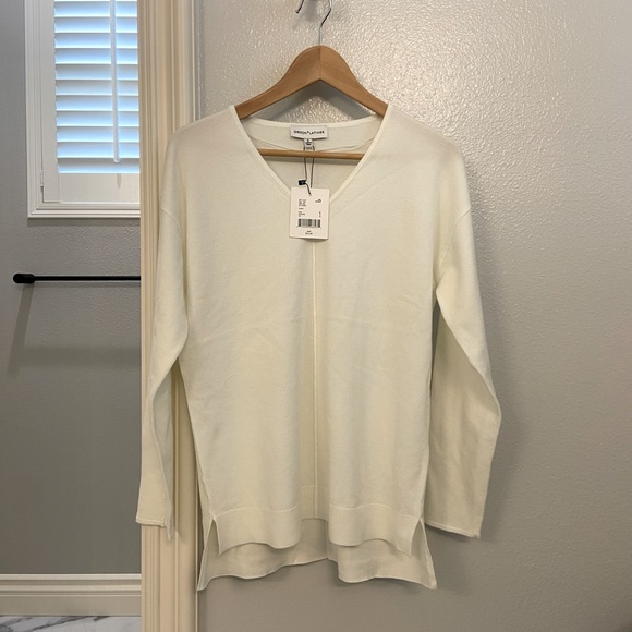 Gibson & Latimer-Side Slit V-Neck Long Sleeve High-Low Knit Sweater - Picture 4 of 8